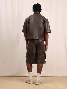 SUMWON 男士仿皮工装短裤，饰有链条细节，多口袋卷边设计，都市街头风夏季休闲下装 - 棕色 - 查看 5