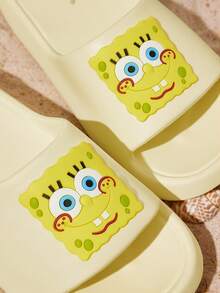 SpongeBob SquarePants | SHEIN 时尚可爱卡通浅黄色女士套脚拖鞋，防滑速干，轻便耐用EVA材质，适合居家、浴室、游乐场、游泳池、海滩等室内外场所穿着，不对称图案 - 黃色 - 查看 3