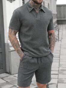 Manfinity CasualCool 男士两件套，柔软提花面料短袖 Polo 衫搭配抽绳松紧腰短裤，适合休闲、派对、聚会、运动、办公、春秋季穿着，时尚武士风格设计，自用或送礼皆宜。 - 深灰色 - 查看 6