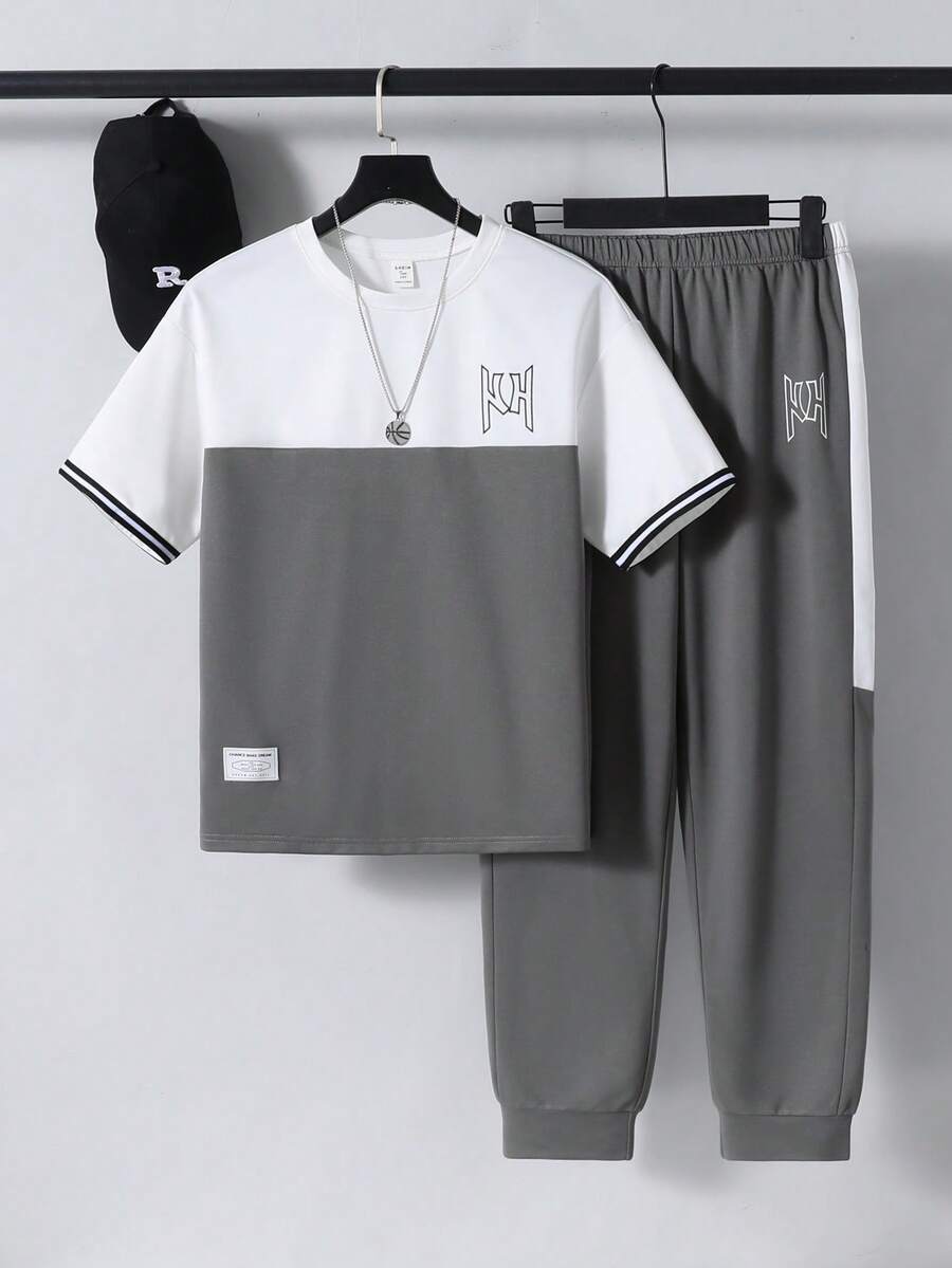 Vacaura 2件套青少年男童休闲撞色拼接字母印花T恤和运动裤套装 - 深灰色 - 查看 1