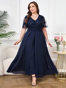 Reflora Macacão plus size elegante com bordado floral e patchwork em tule, ideal para o verão. - Azul - Ver 6