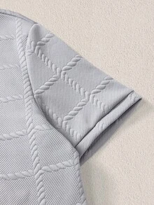 Mercer Haus Polo col montant texturé de couleur unie pour hommes, adapté pour les vacances d'été tropicales à Hawaï. - Gris - Voir 4