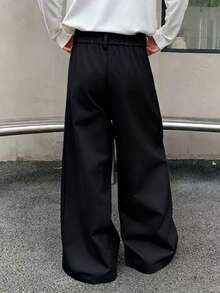 Manfinity Hypemode 男士年轻街头风，INS百搭单品：褶裥双扣设计宽松阔腿休闲裤，适合街头穿搭、日常休闲、周末郊游、音乐节、社交聚会等各种年轻社交场合。这款裤子是男士衣橱中不可或缺的百搭单品，也是送给男友或丈夫的绝佳礼物。 - 黑色 - 查看 2