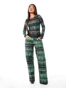 SUMWON WOMEN Áo nữ tay dài lưới in họa tiết da rắn màu xanh lá cây, cổ tròn, dáng ôm. - màu xanh lá - Xem 3