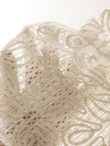 Elaquor 大码刺绣纹理衬衫，修身娃娃衫，圆领荷叶袖修身衬衫，复古浪漫衬衫，前蝴蝶结设计，提花纹理面料，适合约会、音乐节等场合，杏色上衣。音乐节上衣，毕业季上衣，优雅圆领荷叶袖上衣，针织提花纹理面料，优雅收腰衬衫，系带设计。母亲节服装白色衬衫，花卉立体纹理面料，刺绣衬衫，度假装，女士毕业上衣，优雅女士衬衫，婚礼及活动上衣，女士沙滩装，派对上衣，白色蕾丝衬衫，女士夏季衬衫，蕾丝上衣，女士夏季镂空蕾丝衬衫。 - 杏色 - 查看 8