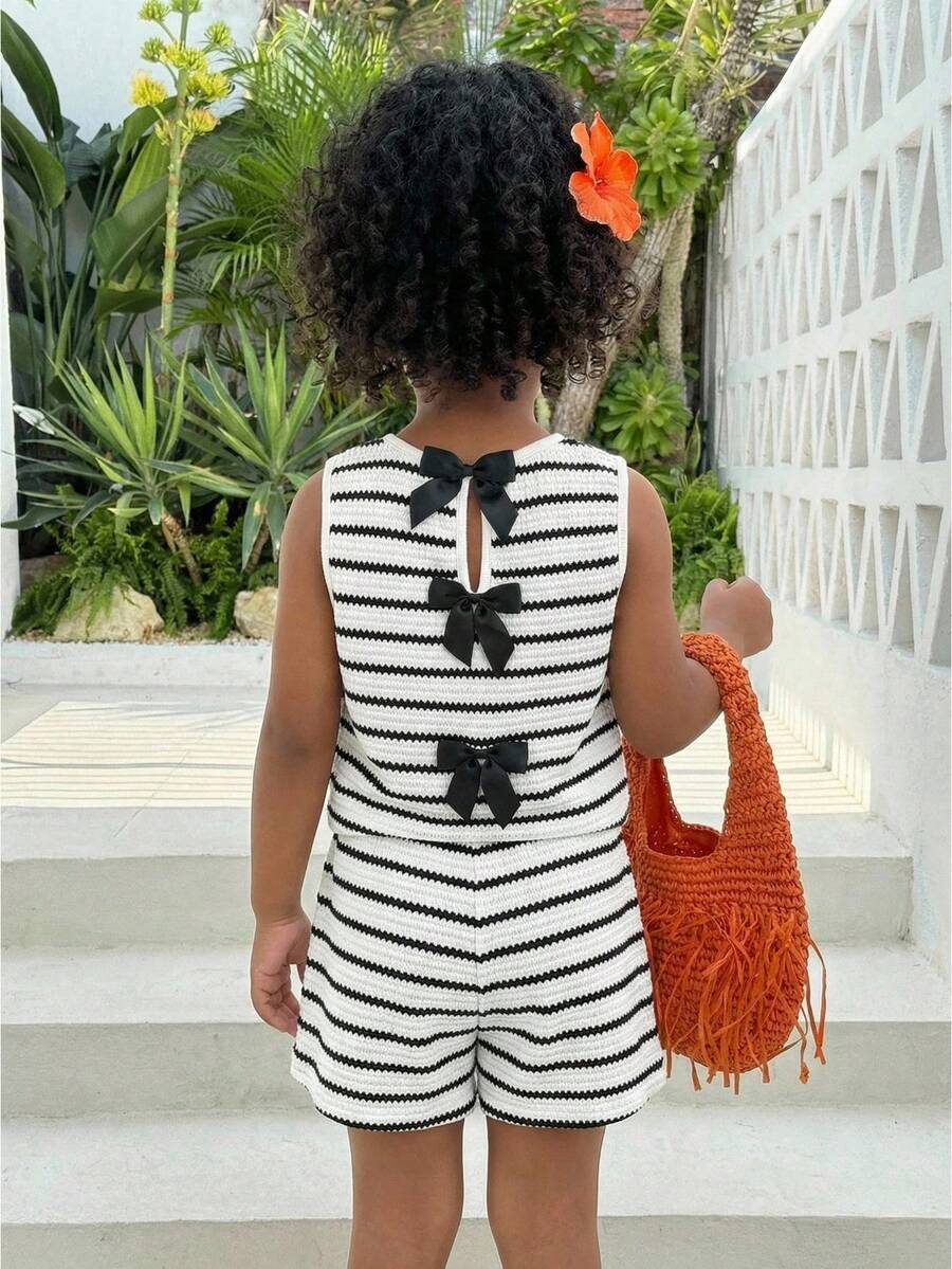 SHEIN Setelan 2 Potong untuk Anak Perempuan Musim Semi/Panas, Model Baru, Atasan Tanpa Lengan Bergaris Hitam Putih dengan Hiasan Pita dan Celana Pendek - Putih - View 1