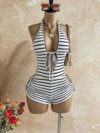 Soleia Macacão de malha texturizada com recortes e cordão, estilo boho/boho, com estampa floral romântica, perfeito para festas, encontros românticos, Dia dos Namorados, Páscoa, Carnaval, chá da tarde, praia, cruzeiros e viagens curtas.