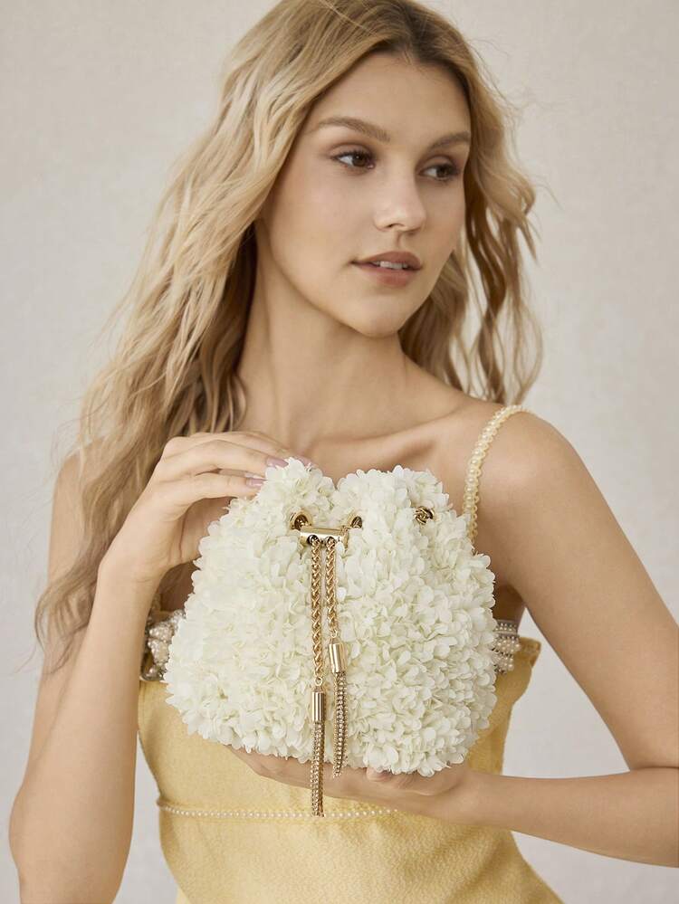 WHITE SMALL FLORAL BUCKET BAG