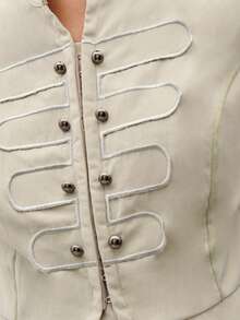 Nöista Short Sleeve Slim Fit Top With Military Detail Buttons On Front In Sage Green, Front Opening And Mao Neck. Summer Outfit, Beach, Casual Look, Easter, Pring, Holiday, Vacay, Vactions Look. - Green - View 7