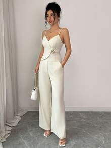 SHEIN Raffinéa Bộ đồ nữ gồm áo hai dây và quần ống rộng, chất liệu mềm mại, nhẹ nhàng – Chi tiết khóa cài bất đối xứng, kiểu dáng thanh lịch nhẹ nhàng. - Màu be - Xem 6