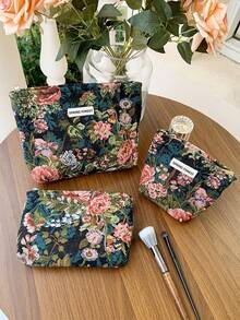 这款便携式化妆包采用粉色山茶花提花面料制成，时尚休闲，容量充足，是旅行和度假的理想之选。它可以收纳卫生巾、有线耳机、耳塞、头戴式耳机、充电器、化妆品、香水、钥匙等物品，是节日礼物、圣诞礼物、礼品袋/小手提袋、化妆品收纳包、迷你包、大容量包、圣诞礼物以及创意女性礼物的绝佳选择。 - 黑色 - 查看 2