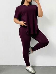 SHEIN Essnce Bộ đồ thể thao nữ cỡ lớn mùa xuân hè, thoải mái, cơ bản, đa năng, tôn dáng, gồm áo thun ngắn tay và quần legging màu đen, set hai mảnh, trang phục đường phố, trang phục sân bay, trang phục mùa hè cho nữ, trang phục đi chơi, phong cách Y2K, phong cách tối giản, trang phục đi nhà thờ cho nữ. - Màu đỏ tím - Xem 2