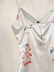 GlowEve Camiseta de tirantes con estampado floral y detalle de cintura fruncida, ideal para vacaciones. Top de satén blanco adelgazante para el verano - Blanco - Ver 7