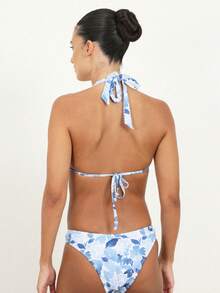 KSTM Bộ bikini hai mảnh cổ yếm dành cho nữ, gồm áo tam giác in hoa và quần bikini cạp trễ. - Màu xanh lam - Xem 2