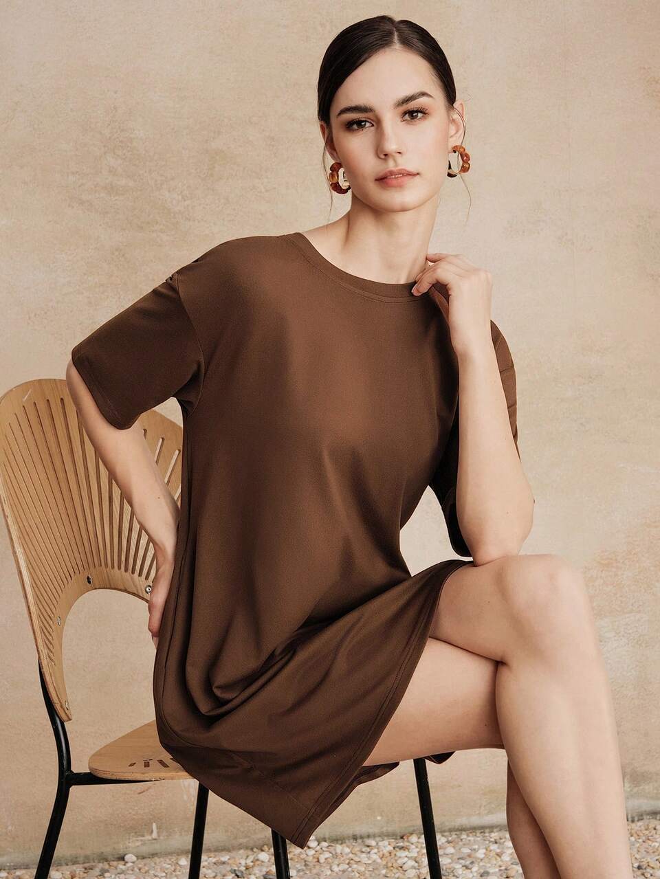 Anewsta Vestido corto marrón de cuello redondo, suelto y casual para mujer con bolsillos ocultos laterales, adecuado para uso diario, casual y de commuting