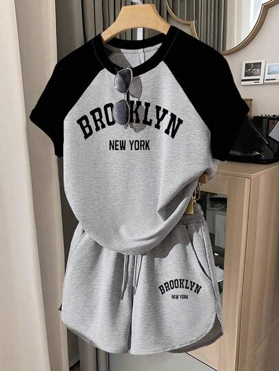 Nuevo conjunto de camiseta de manga corta de estilo raglan con contraste negro y gris, de moda para adolescentes, con estampado gráfico en inglés "BROOKLYN-NEW YORK", con bolsillos, adecuado para primavera y verano, relajado y cómodo, para uso casual diario, ropa para niñas adolescentes