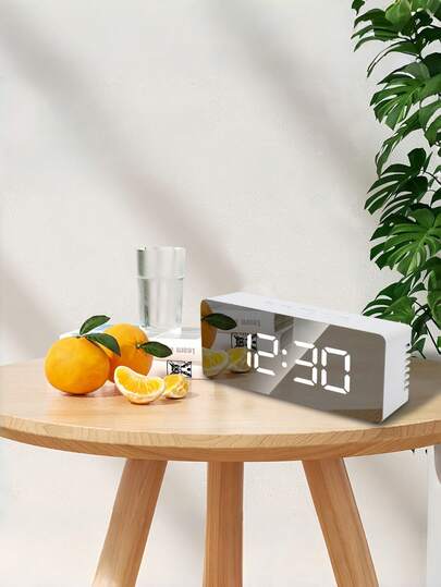 现代多功能LED闹钟，小型数字时钟，带镜面屏幕，可显示温度、湿度和日期，亮度可调，适用于卧室、书桌、办公桌、书架，简约家居装饰必备品
