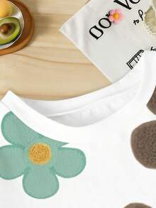 Bộ đồ mùa hè cho bé gái gồm áo thun và quần short in hoa, trang phục tươi tắn và dễ thương với áo thun hoa phối màu tương phản và quần short ôm sát, bộ đồ hè ngọt ngào. - Nhiều màu - Xem 4