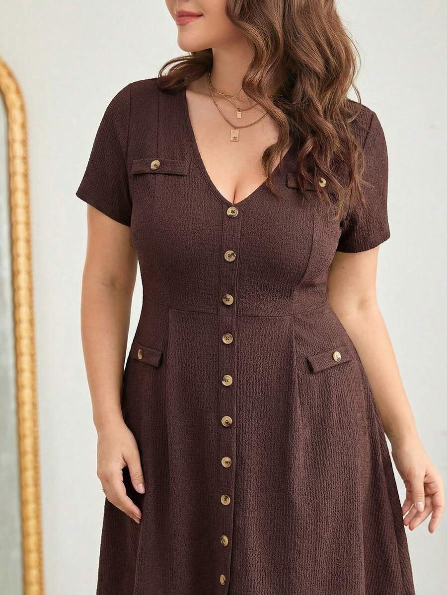 SHEIN Clasi 大码女式V领短袖纽扣设计休闲连衣裙