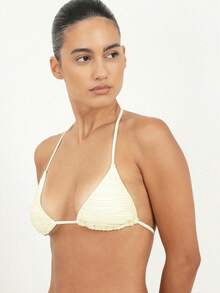 Áo bikini tam giác màu vàng dành cho nữ, kiểu cổ yếm, có chi tiết nhún bèo và dây buộc phía sau, thích hợp cho trang phục đi biển mùa hè. - Màu vàng - Xem 4