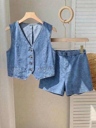 SHEIN 2 piezas Conjunto de top sin mangas con botones frontales y pantalones cortos holgados de mezclilla de unicolor para mujer, cómodo y suave, adecuado para primavera y verano, estilo bohemio, playa, temporada, vintage, playa, mar, elegante, graduación, mono casual de mujer, atuendo de vacaciones de verano, ropa de primavera, atuendo de playa para mujer, atuendo de vacaciones para mujer, atuendo del Día de San Valentín