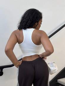 Alexandranx Top ajustado de tirantes con tachuelas estilo punk para mujer, verano - Blanco - Ver 2