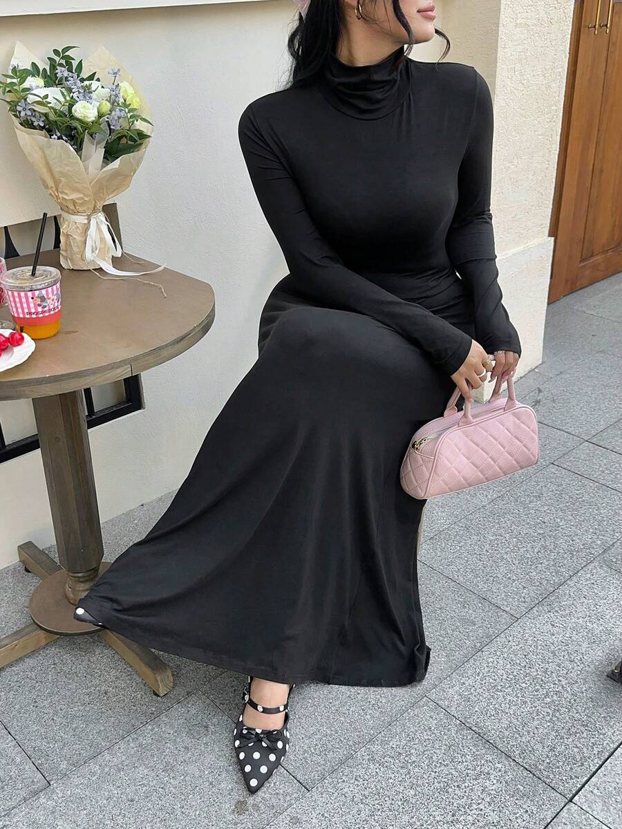 SHEIN EZwear 大码黑色高领长款休闲连衣裙，适合约会、外出和通勤，秋冬季百搭之选 - 黑色 - 查看 1
