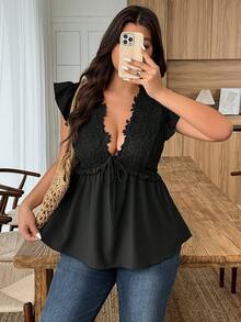 Weeklong Blusa de mujer talla grande con cuello en V, mangas cortas y volantes de encaje, para uso casual, vacaciones o viajes - Negro - Ver 4