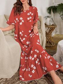 Serenescape Áo ngủ dài in hoa với viền xếp ly bồng bềnh - Gỗ đỏ - Xem 6