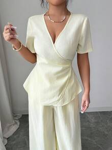 Elenzga 女士浅黄色波浪纹理V领系带短袖衬衫搭配直筒裤两件套，优雅精致，适合情人节、复活节、劳动节、生日、约会、派对、正式场合、教师装、旅行、街头风、春夏穿着。 - 淡黃色 - 查看 9