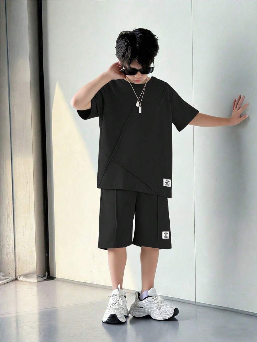 SHEIN Mirajuku 2件套青少年男童贴花装饰圆领短袖T恤和短裤休闲套装 - 黑色 - 查看 1