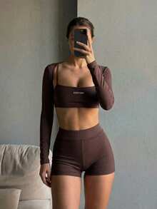 SHEIN ICON Set de 3 piezas de top corto y shorts con tirantes finos para mujer - Marrón - Ver 3