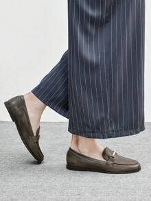 CUCCOO BIZCHIC 女士棕色绒面革一脚蹬乐福鞋，配金色搭扣，圣诞节穿着舒适 - 擦色墨綠 - 查看 6