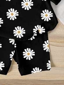 SHEIN 2件套少女休闲甜美度假风雏菊印花圆领短袖T恤和针织修身短裤黑色套装，少女休闲舒适T恤套装日常穿搭，夏季服装 - 彩色 - 查看 6