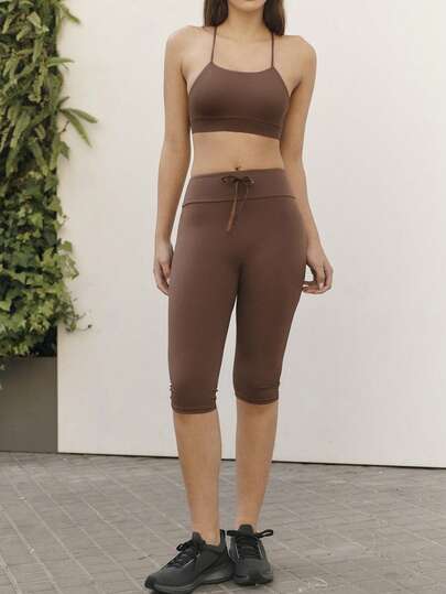 Nöista Seamless Biker Shorts With A High-Rise Waistband And Mid-Thigh Length, Engineered For Fitness, Running, And Studio Comfort.