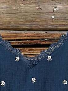 SHEIN VCAY 大码女式雏菊刺绣印花V领荷叶边宽松吊带背心 - 藏蓝色 - 查看 4