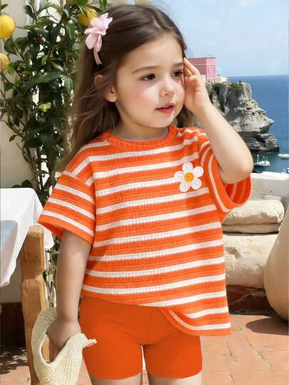 Conjunto de camiseta corta básica y pantalones cortos tipo ciclista con estampado de flores, rayas naranjas y blancas, de estilo casual y minimalista, fresco y lindo, para niñas. Atuendo cómodo, adecuado para primavera, verano y otoño