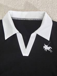 SHEIN 这款少女休闲运动套装，采用撞色缝线 Polo 领设计，胸前饰有刺绣，短袖上衣腰部设有褶裥，搭配阔腿抽绳裤。海军蓝配色，完美兼顾舒适与时尚。简约而不失精致，可调节腰围的阔腿裤和撞色 Polo 领更能衬托颈部线条。是居家休闲、运动健身或户外活动的必备夏季单品。 - 黑色 - 查看 5