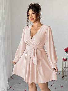 Vestido elegante de manga larga con cuello en V, cintura con lazo y falda acampanada para mujer de talla grande - Rosa vieja - Ver 4