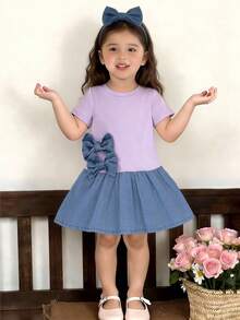 SHEIN Playful Pals 2026春夏新款时尚柔软舒适弹力面料夏季连衣裙，简约甜美可爱，适合女宝宝，蓝色针织拼接牛仔布和蝴蝶结装饰，适合日常、休闲、度假穿着。 - 紫色 - 查看 5
