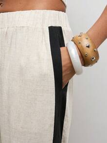 Maija 卡其色女士宽松长裤，黑色滚边，适合度假穿着 - 黑與白 - 查看 3