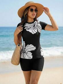 Swim Mulvari Completo da spiaggia da donna 2026 SS, costumi da bagno mediorientali, bikini a fascia, set da 2 pezzi, elegante e romantico stile BOHO con stampa floreale tropicale per vacanze al mare, top a maniche corte, zip sul retro, gonna con volant, multicolore, nero e bianco, nero, bianco, sexy e di lusso, elegante e sofisticato, romantico per le vacanze, nuova moda primavera estate 2026, Capodanno, San Valentino - Bianco e nero - Visualizzare 1