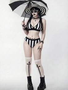 ROMWE Bộ đồ bơi 2 mảnh phong cách Gothic Punk bí ẩn 2026SS, phối màu đen trắng sọc, bikini có đệm mút rời, thích hợp cho kỳ nghỉ, bãi biển, tiệc trà chiều, tiệc tùng, mặc hàng ngày, thể thao ngoài trời, thời trang, kỳ nghỉ biển. Đồ bơi nữ mới năm 2026 dành cho trường học, thích hợp cho kỳ nghỉ, hẹn hò, tiệc trà chiều, phong cách miền Tây, du thuyền, bãi biển, đảo, du lịch đường bộ, mọi mùa, lễ hội âm nhạc, kỳ nghỉ Boho, kỳ nghỉ Bohemian, mùa thu thư giãn, phong cách Boho miền Tây, váy thanh lịch cho phụ nữ, đồ bơi in họa tiết đầy màu sắc sống động cho kỳ nghỉ. Đồ bơi đen trắng, bikini sọc, bikini Gothic, đồ bơi Gothic. - Đỏ - Xem 6