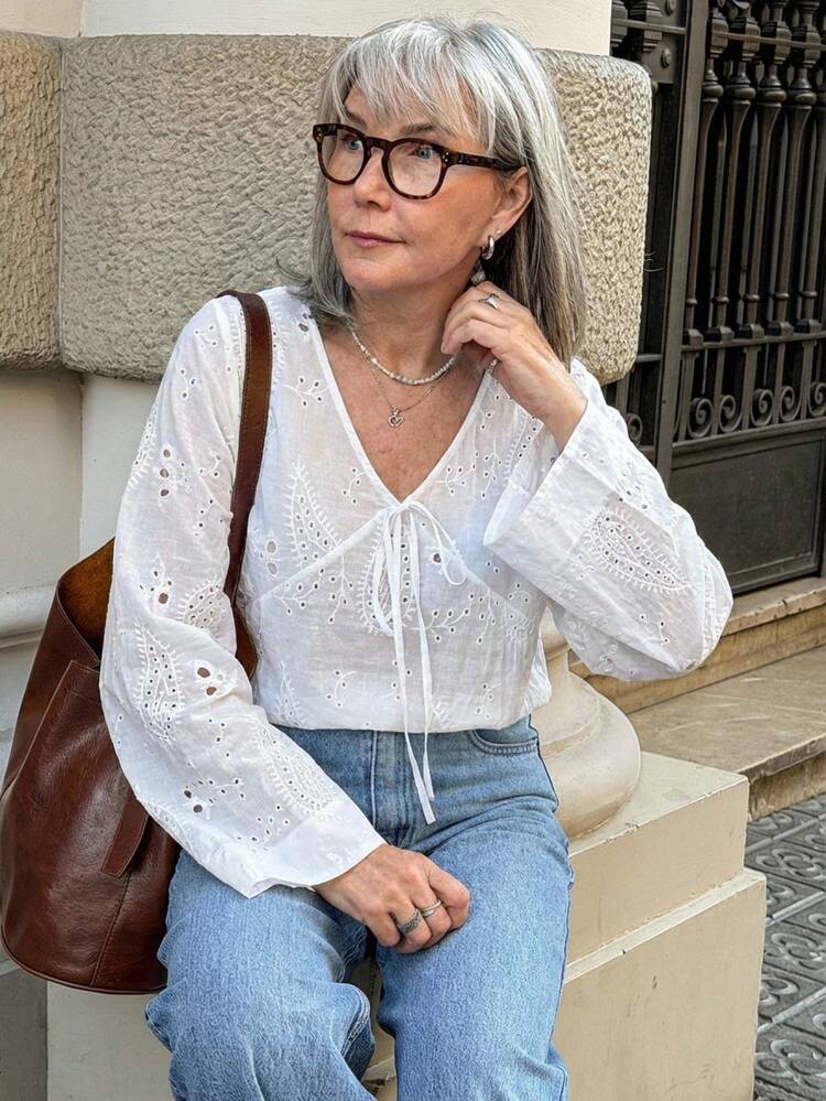Women's Loose V-Neck Long Sleeve Textured Jacquard Fabric Cropped Casual Vacation Blouse, Spring/Summer