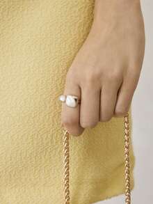 MOTF PREMIUM Pre18k Gold Plated Geometric White Shell Simple Temperament Ring - Yellow Gold - View 4