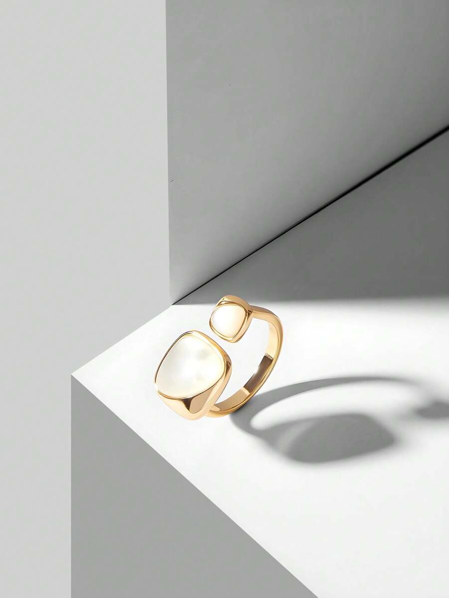 MOTF PREMIUM Pre18k Gold Plated Geometric White Shell Simple Temperament Ring - Yellow Gold - View 1