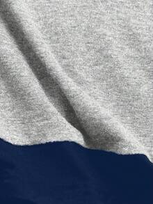 Camiseta gráfica casual con corte en el hombro con números y letras para adolescentes, uso versátil diario - Gris - Ver 5