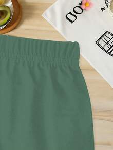 Bộ đồ mùa hè cho bé gái gồm áo thun và quần short in hoa, trang phục tươi tắn và dễ thương với áo thun hoa phối màu tương phản và quần short ôm sát, bộ đồ hè ngọt ngào. - Nhiều màu - Xem 5