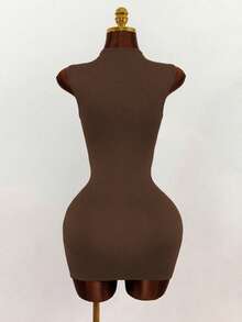 Mistrie Vestido Curto Ajustado Feminino com Estampa Numérica, Contraste de Cor e Recortes em Renda Sexy, Novo Verão Y2K - Castanho - Visão 2