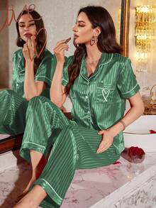 LuxeNights Set Piyama Lengan Pendek Berkerah dengan Bordir Hati dan Saku Motif Garis Jacquard Sutra Imitasi - Hijau - View 3